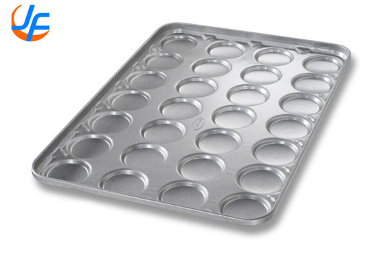 RK Bakeware China Foodservice 42495 Chicago Metallic Aluminized Steel 24 Mold 1,95 oz.
