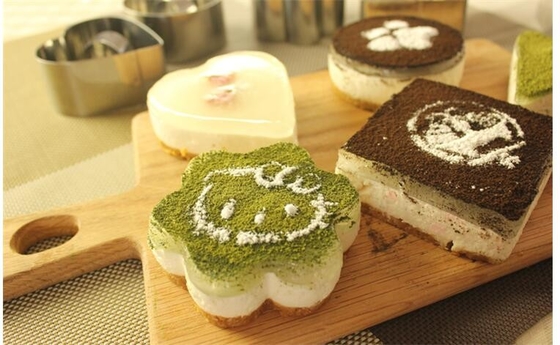 RK Bakeware China Foodservice NSF 304 de aço inoxidável Flower Cake Ring, Lovely Pastry Ring Moldes Customize Size